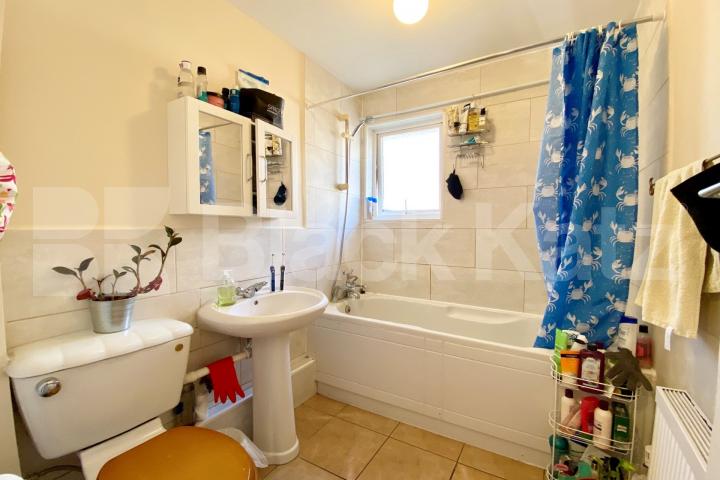 1100 Sq.Ft. of living & entertaining space with hot water & heating included Canterbury Place, Elephant and Castle